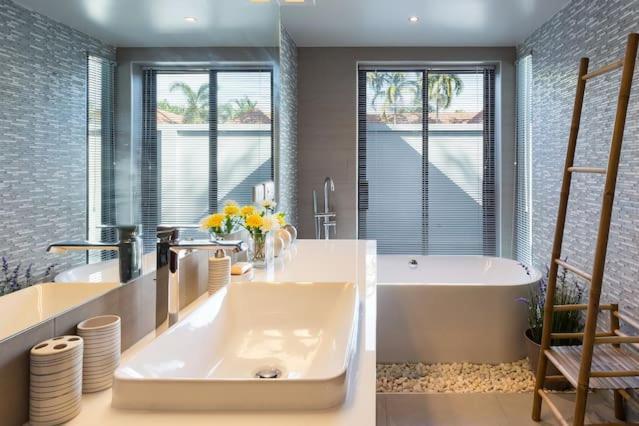 Villa Crystal Two-Bedroom Private Pool Villa Phuket Extérieur photo